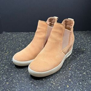 Sorel Nubuck Out n About Slip On Wedge Ankle Boots.  Size 6. Tan Nubuck.